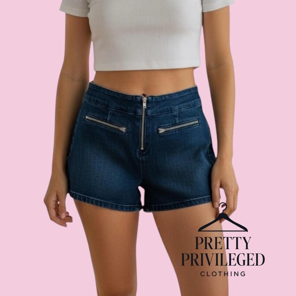 Guess High waisted Y2K dark blue denim shorts!